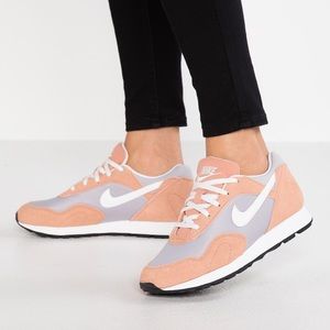 ✨NEW✨ Women’s Nike Outburst